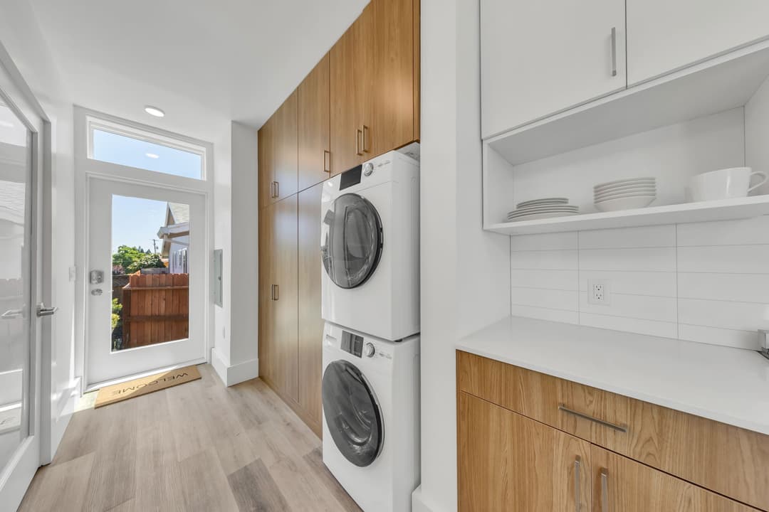 Single family studio™ interior home features