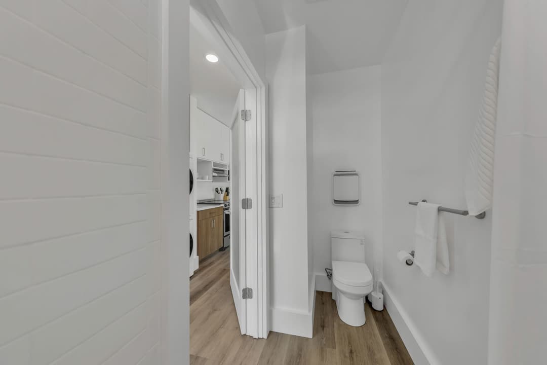 Single family studio™ bathroom home features