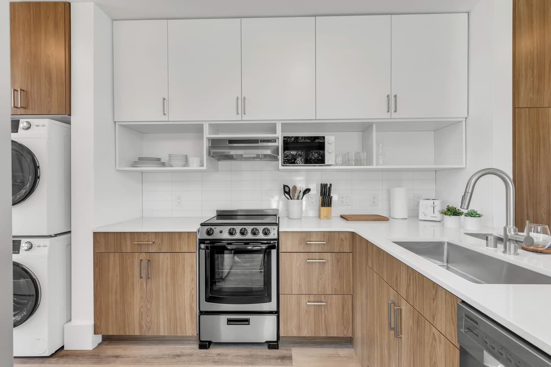 Single family studio™ interior and kitchen home features