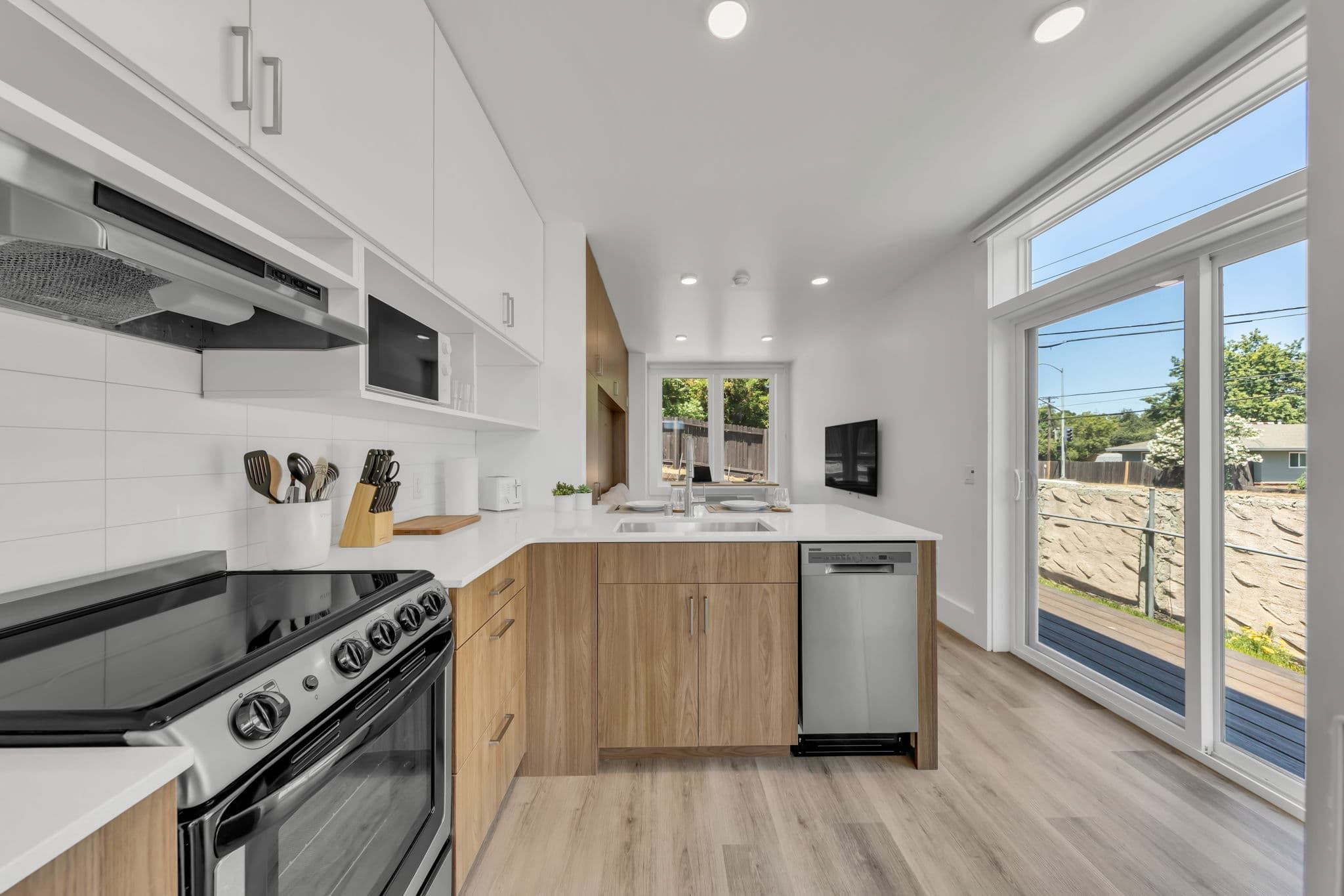 Single family studio™ interior and kitchen home features